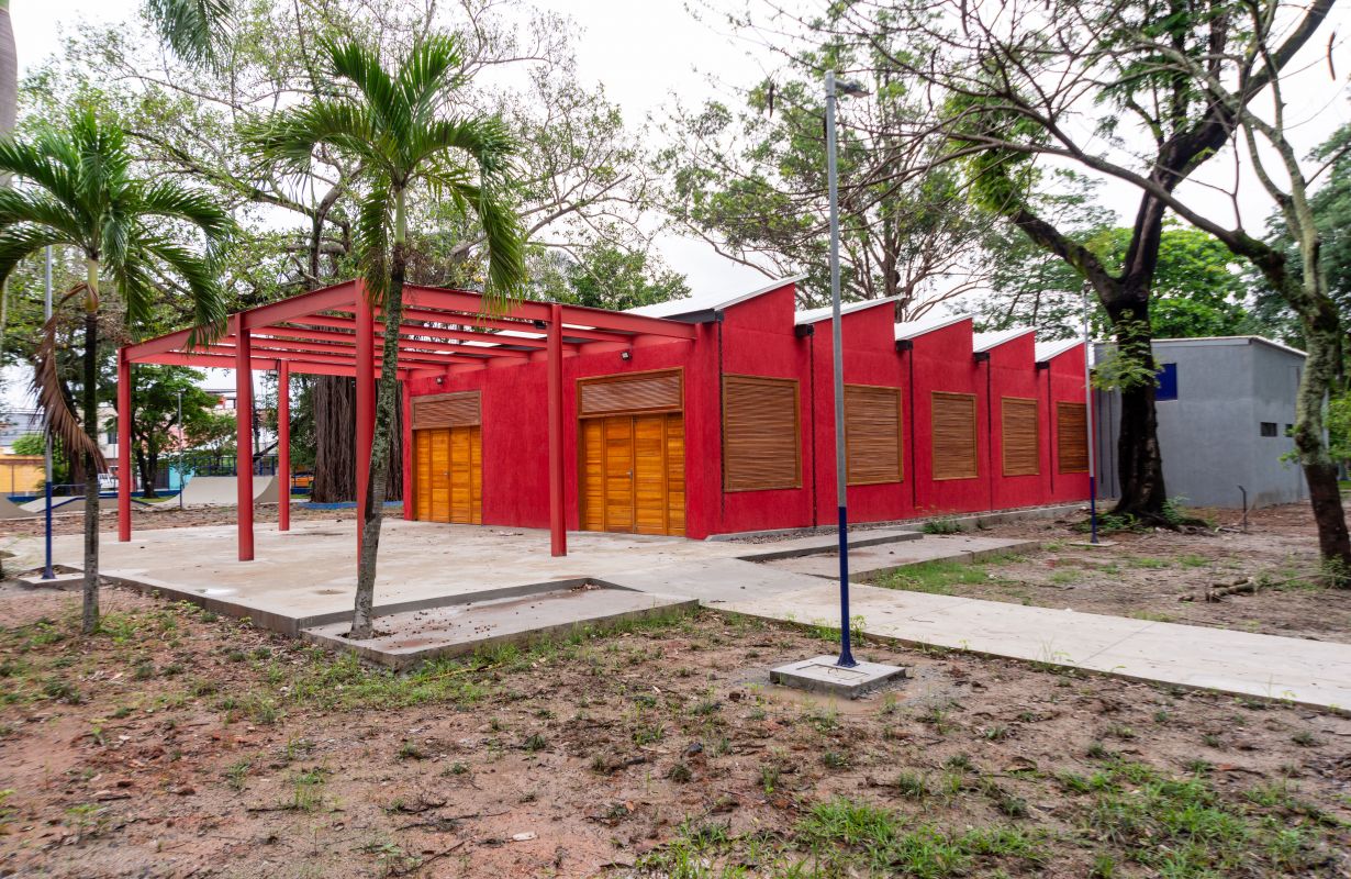 ANFITEATRO DA PRAÇA SARA AREAL - BAIXADA FLUMINENSE