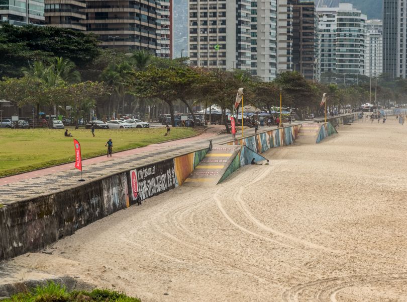 CAIS DE CONTENÇÃO - PRAIA DE SÃO CONRADO (RJ)